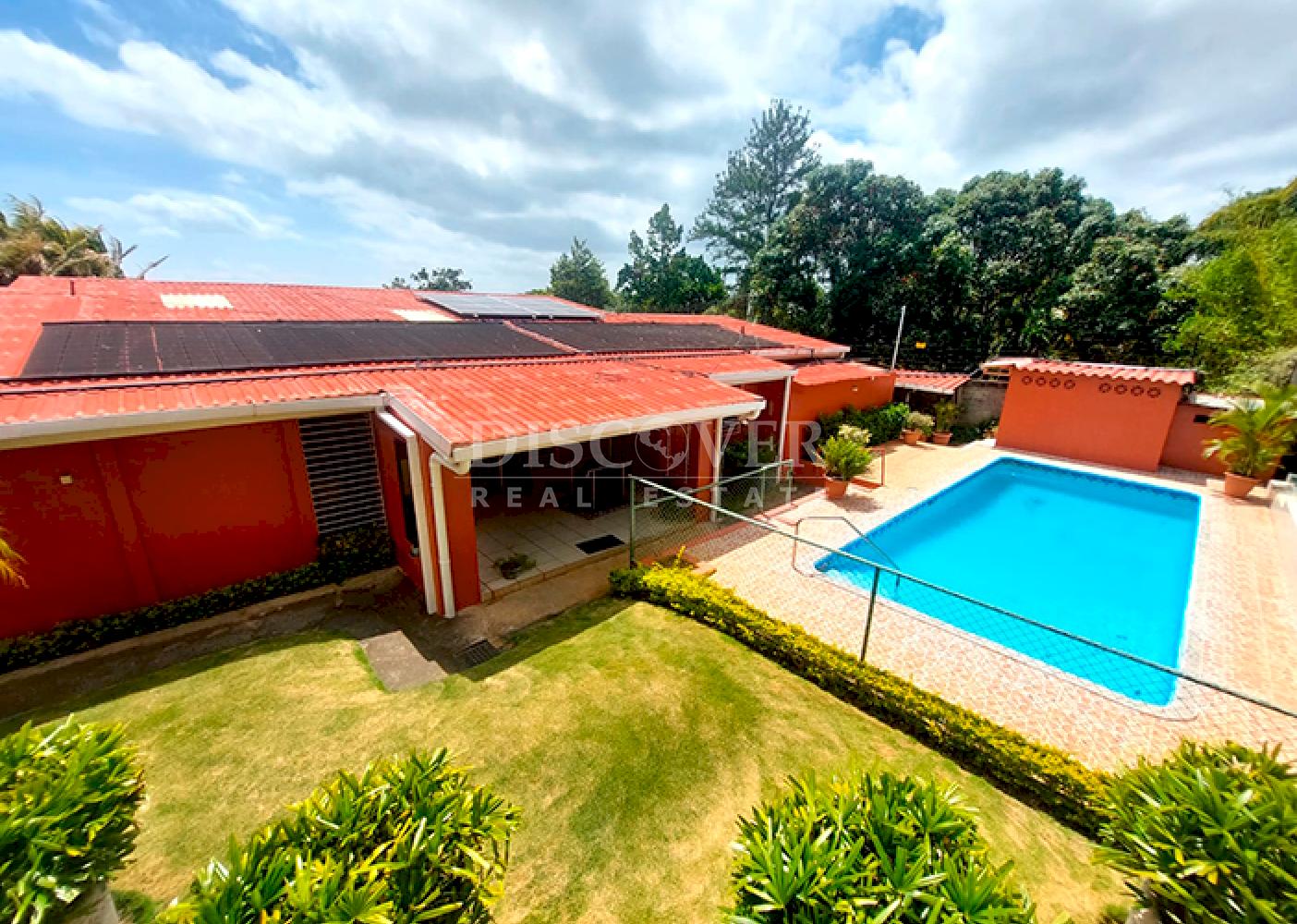  House with a pool for sale on Carretera Sur