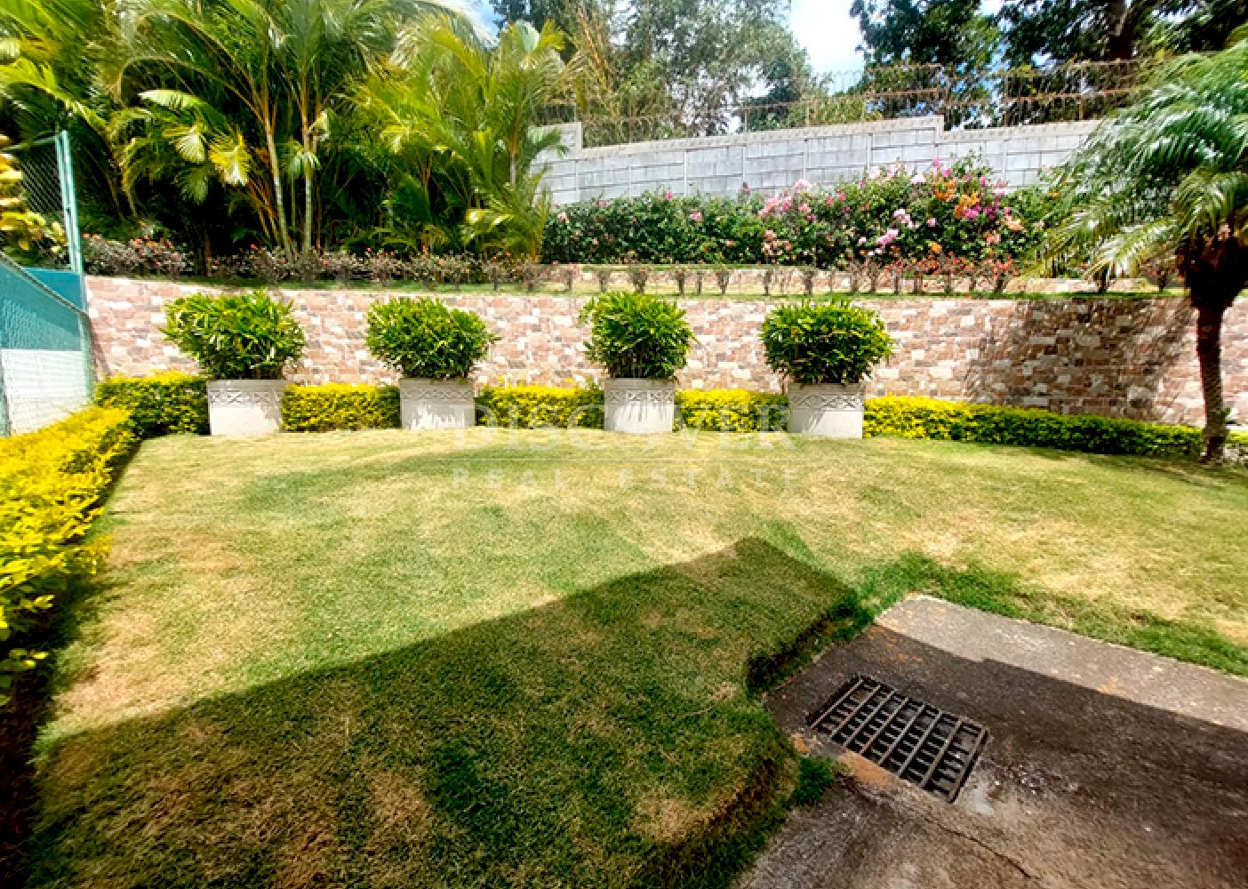 House with a pool for sale on Carretera Sur