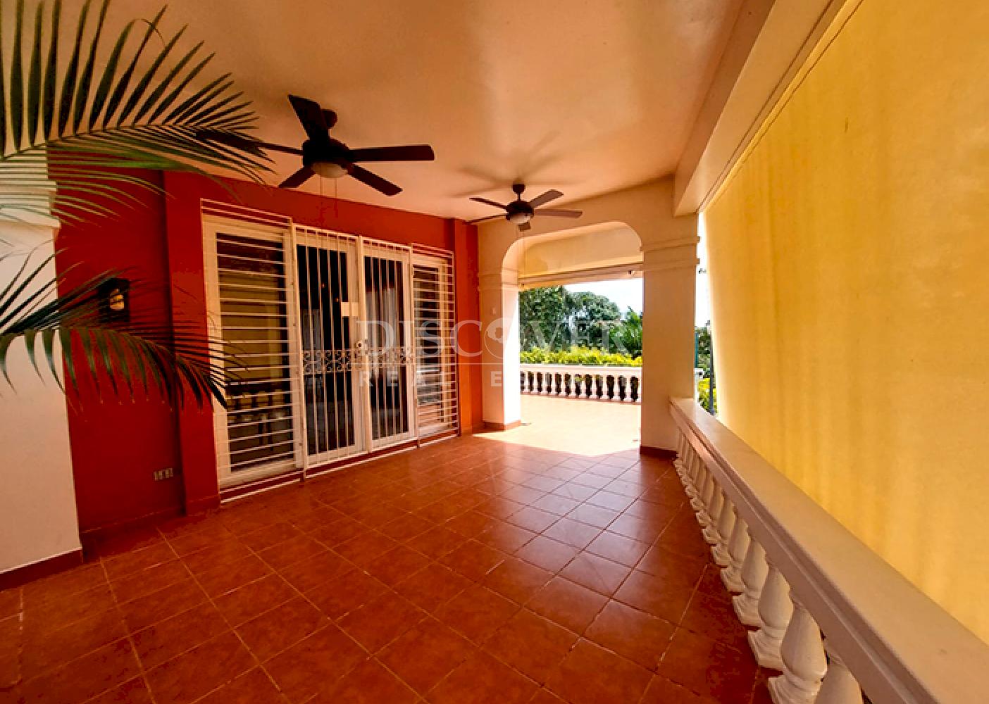  House with a pool for sale on Carretera Sur