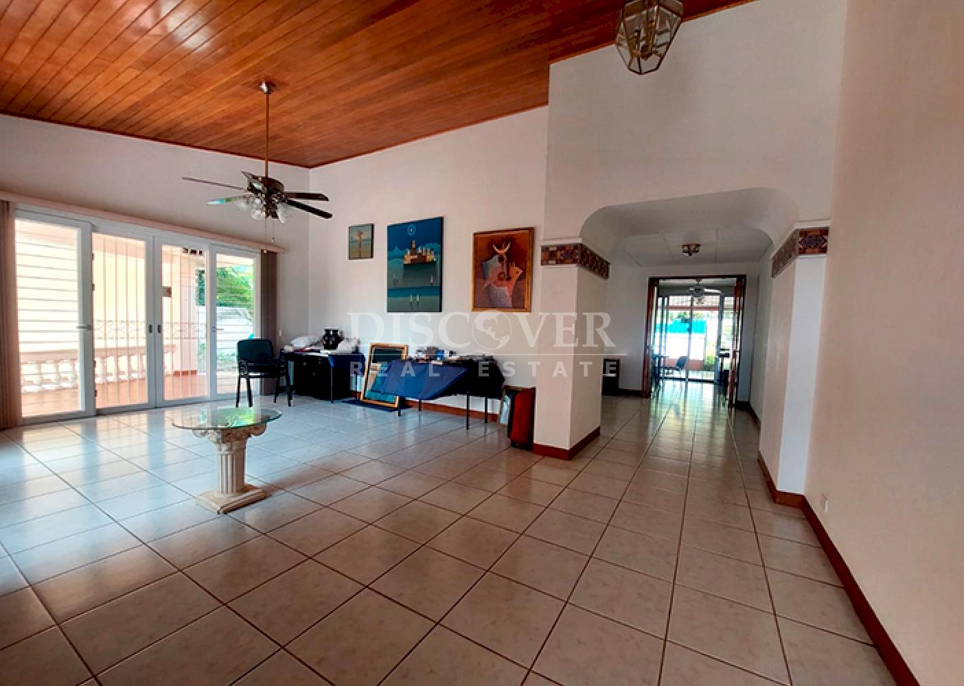  House with a pool for sale on Carretera Sur