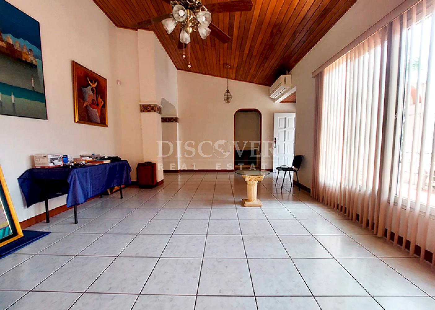  House with a pool for sale on Carretera Sur