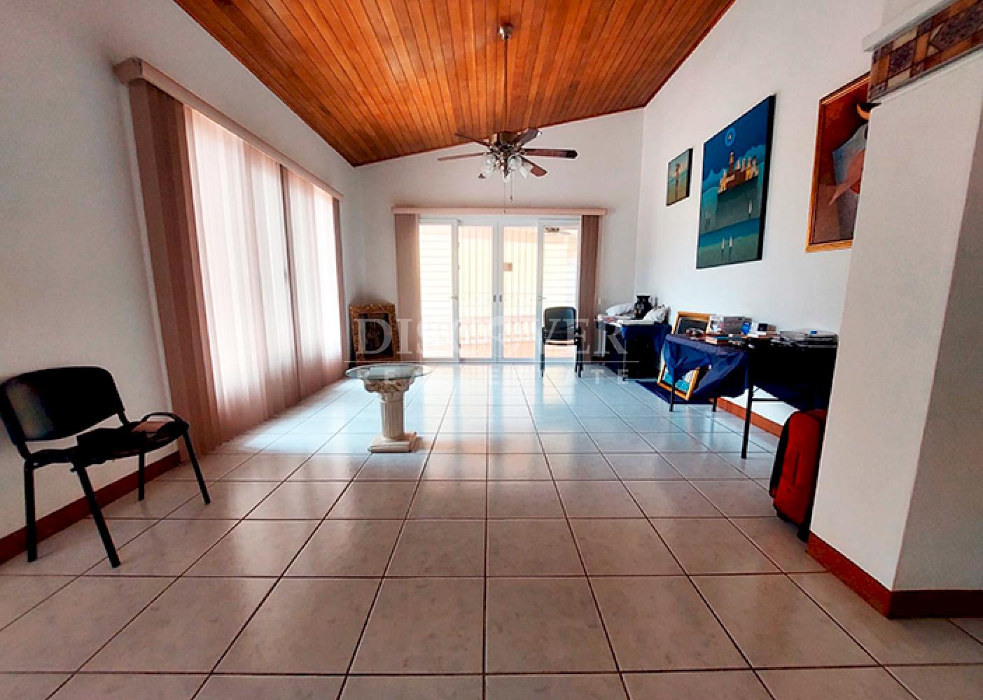  House with a pool for sale on Carretera Sur
