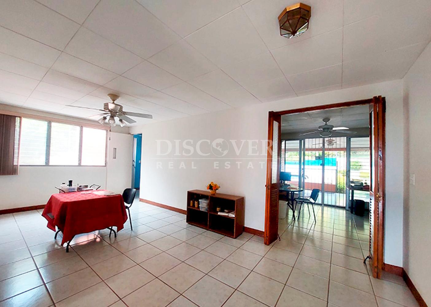  House with a pool for sale on Carretera Sur