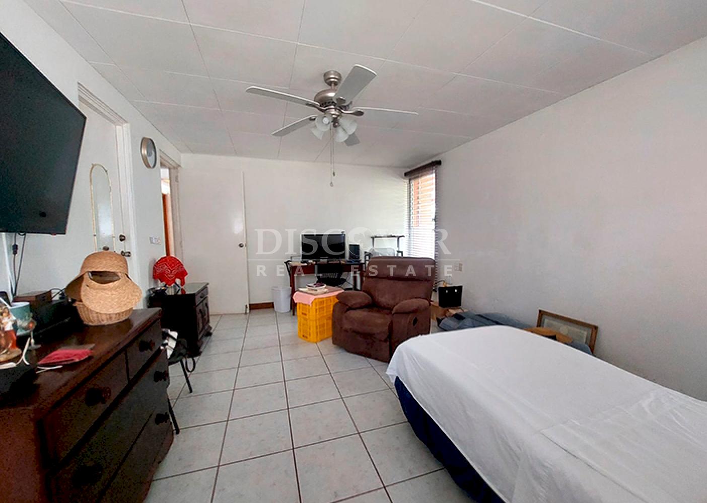  House with a pool for sale on Carretera Sur