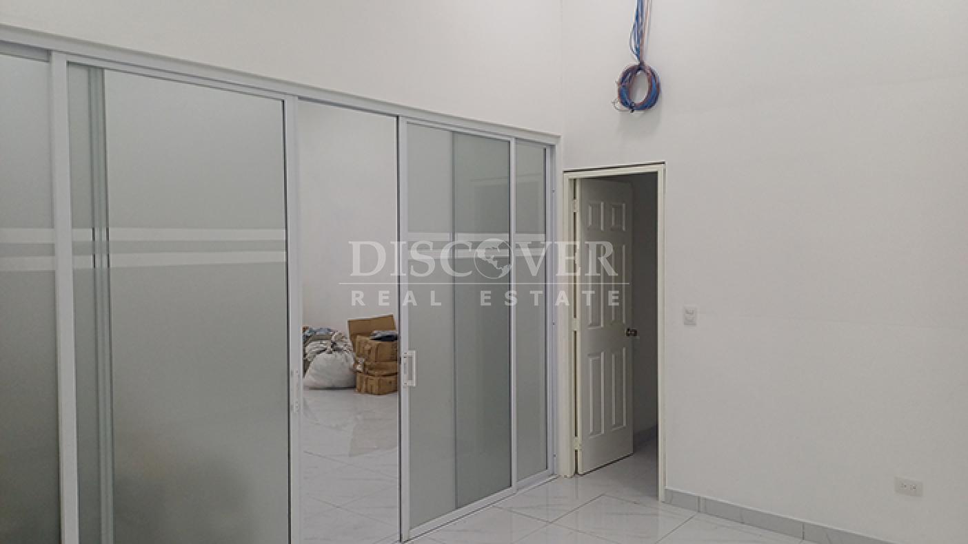 Commercial space for rent at the Mercado Oriental
