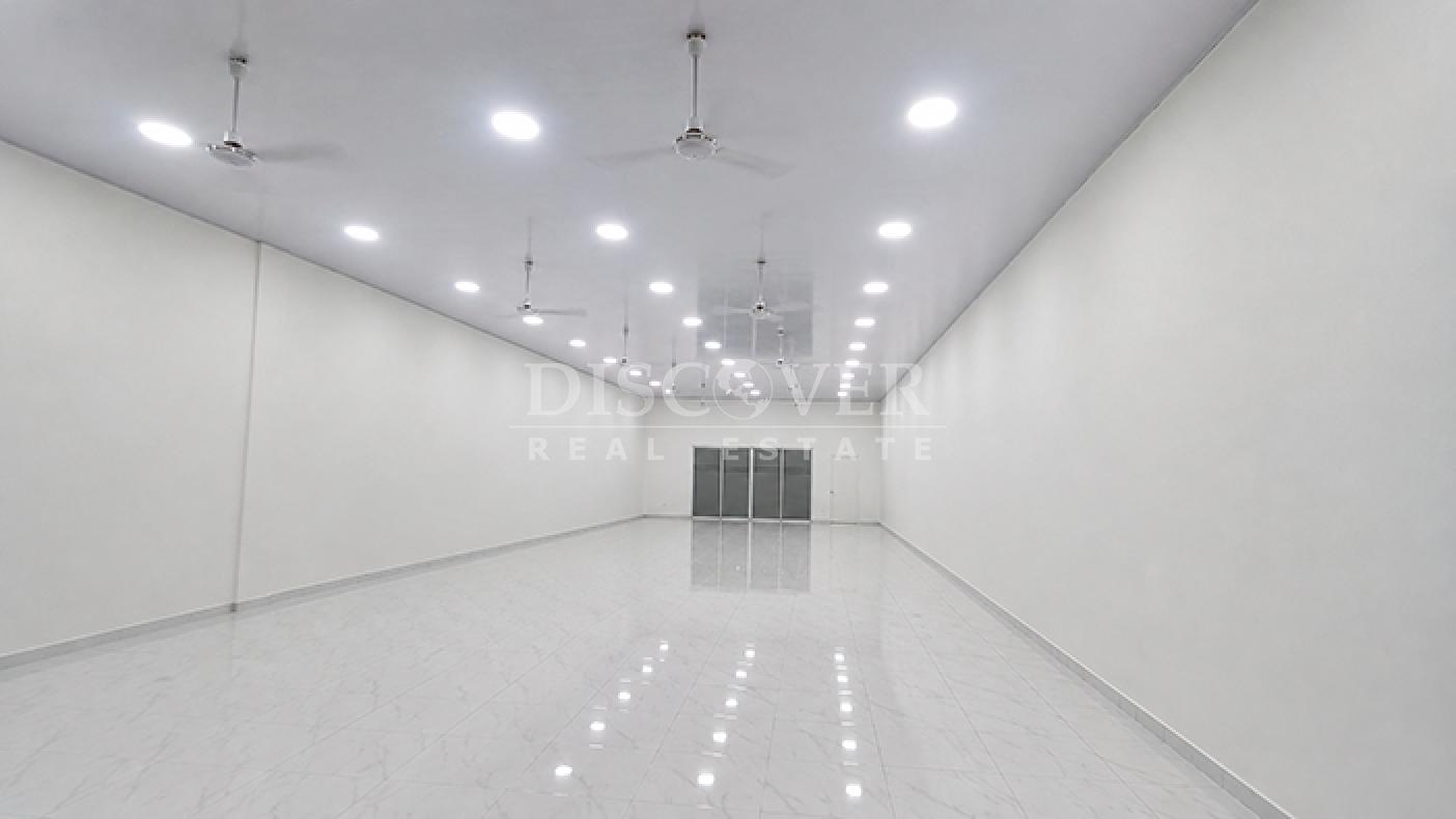 Commercial space for rent at the Mercado Oriental