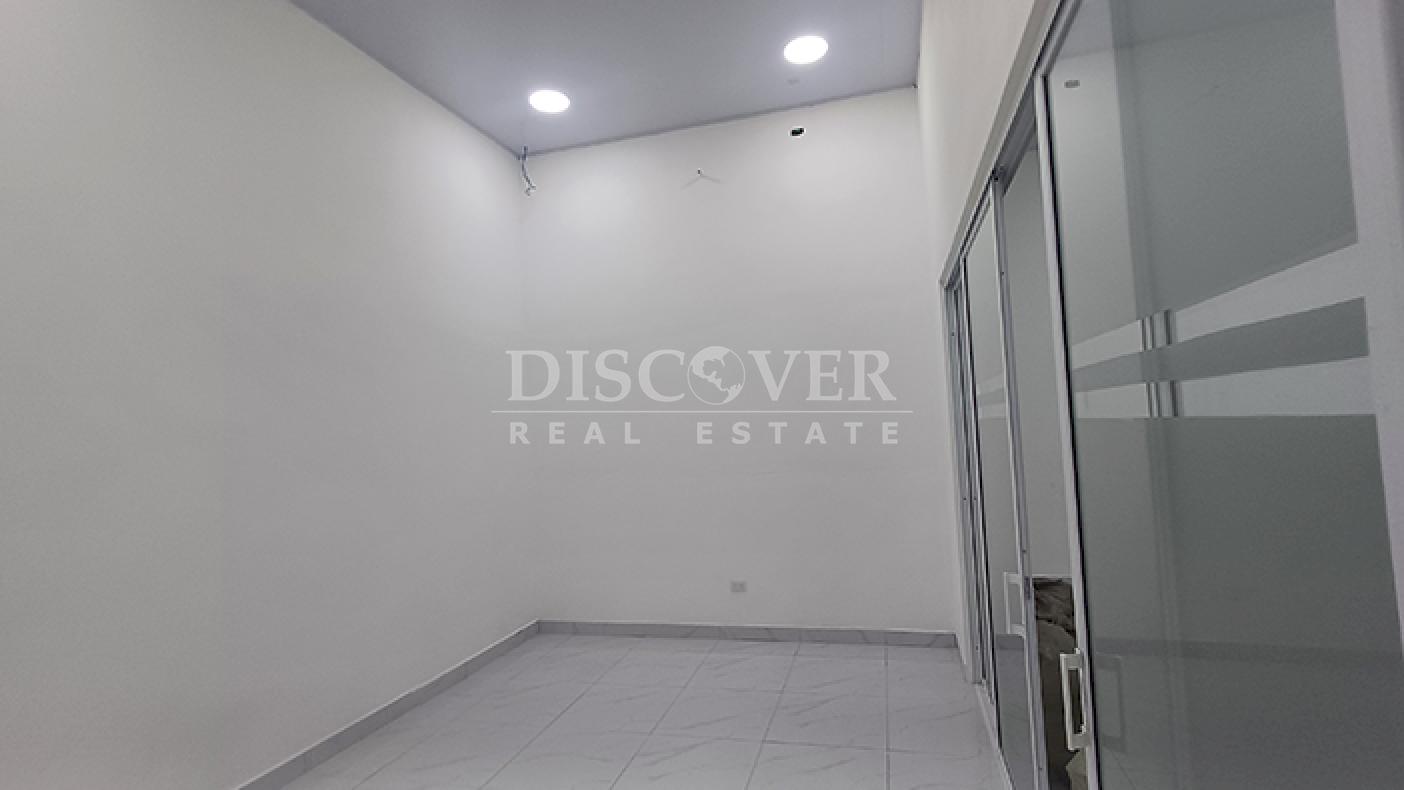 Commercial space for rent at the Mercado Oriental