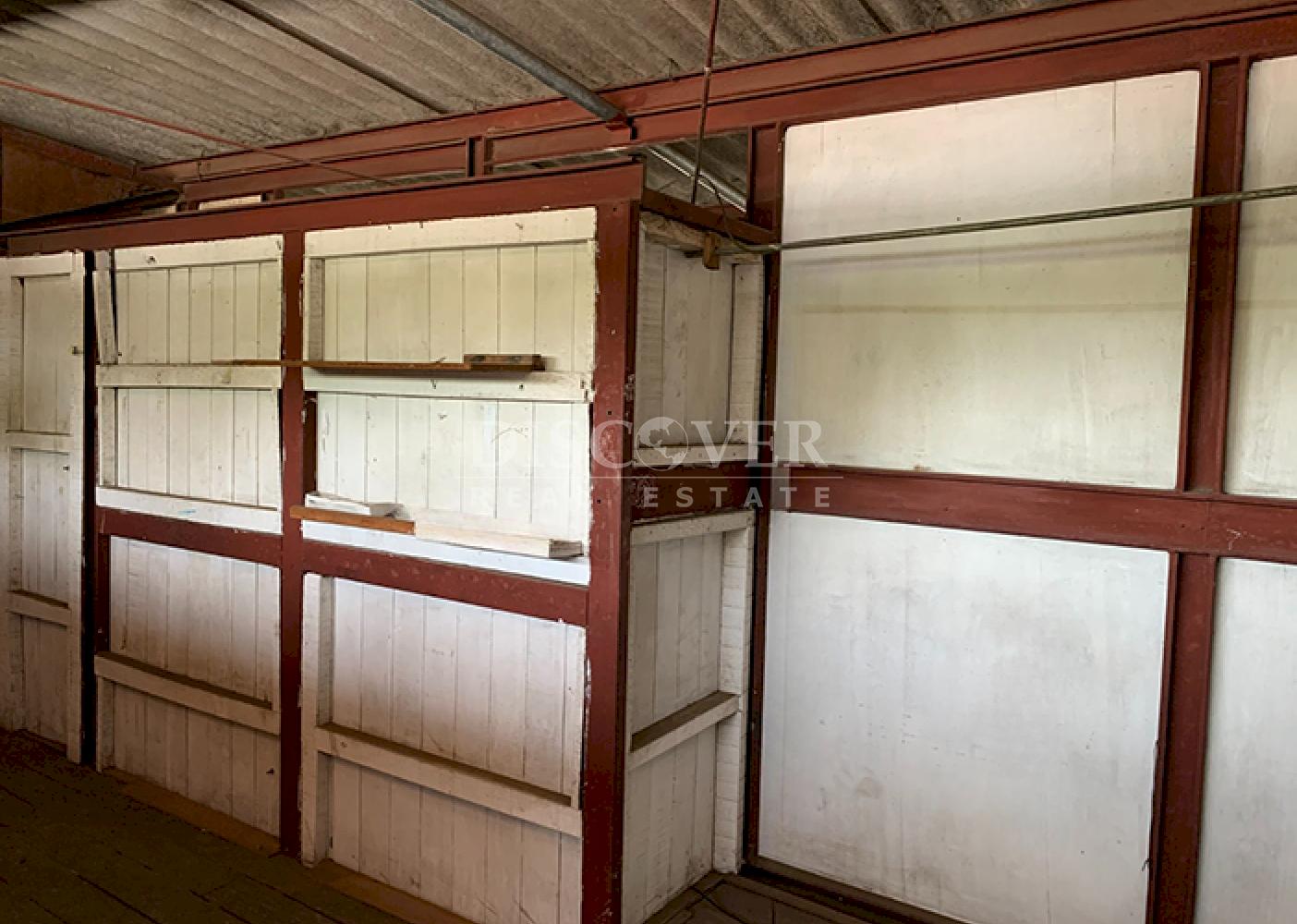  Warehouse with mezzanine and annex for sale in the San José Oriental neighborhood
