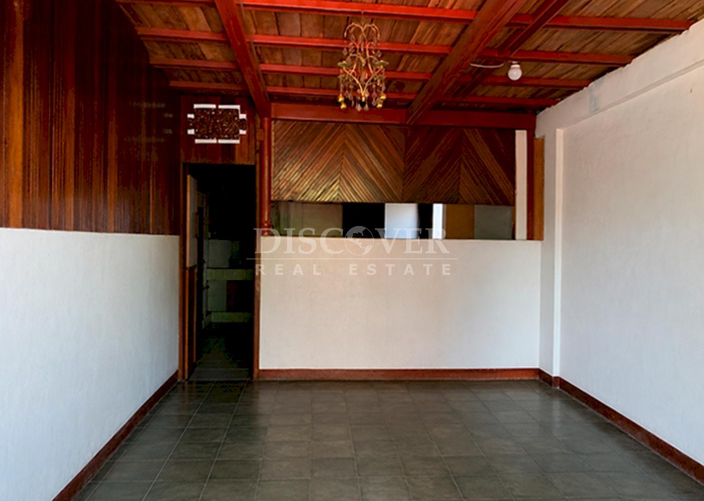  Warehouse with mezzanine and annex for sale in the San José Oriental neighborhood