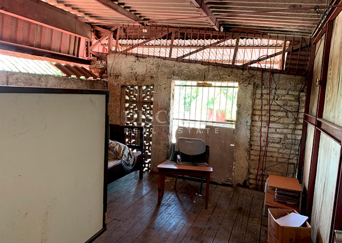  Warehouse with mezzanine and annex for sale in the San José Oriental neighborhood