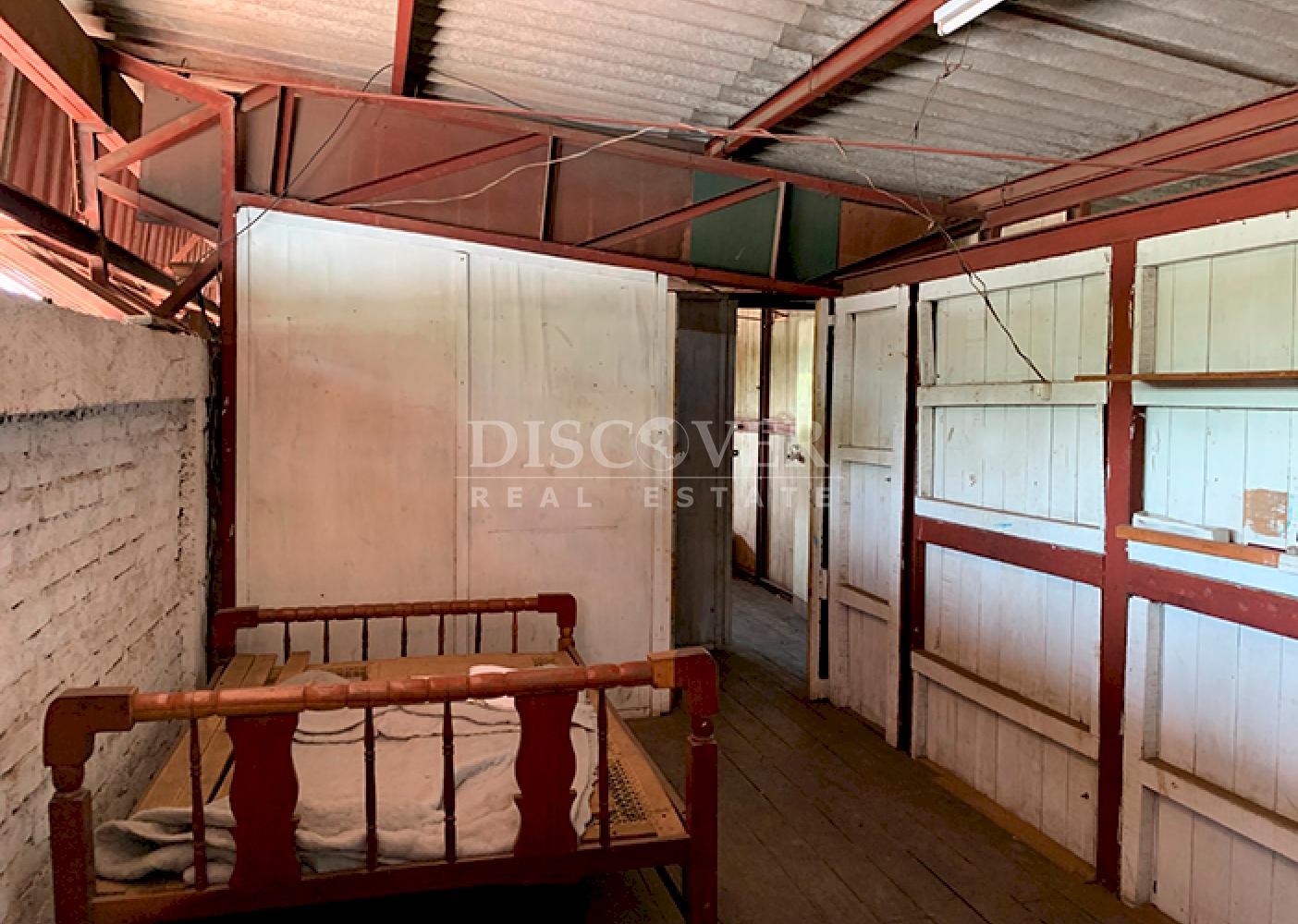  Warehouse with mezzanine and annex for sale in the San José Oriental neighborhood