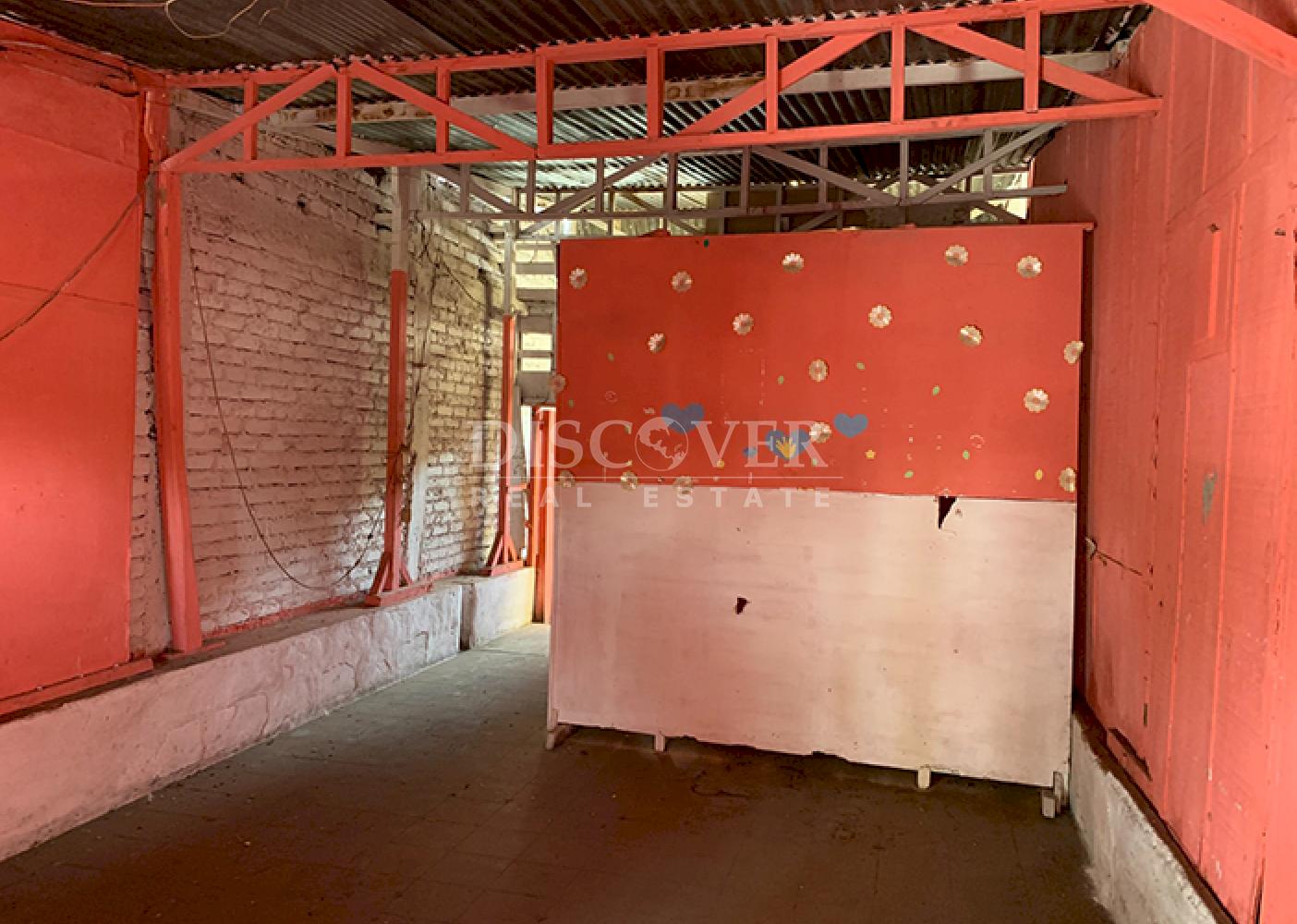  Warehouse with mezzanine and annex for sale in the San José Oriental neighborhood