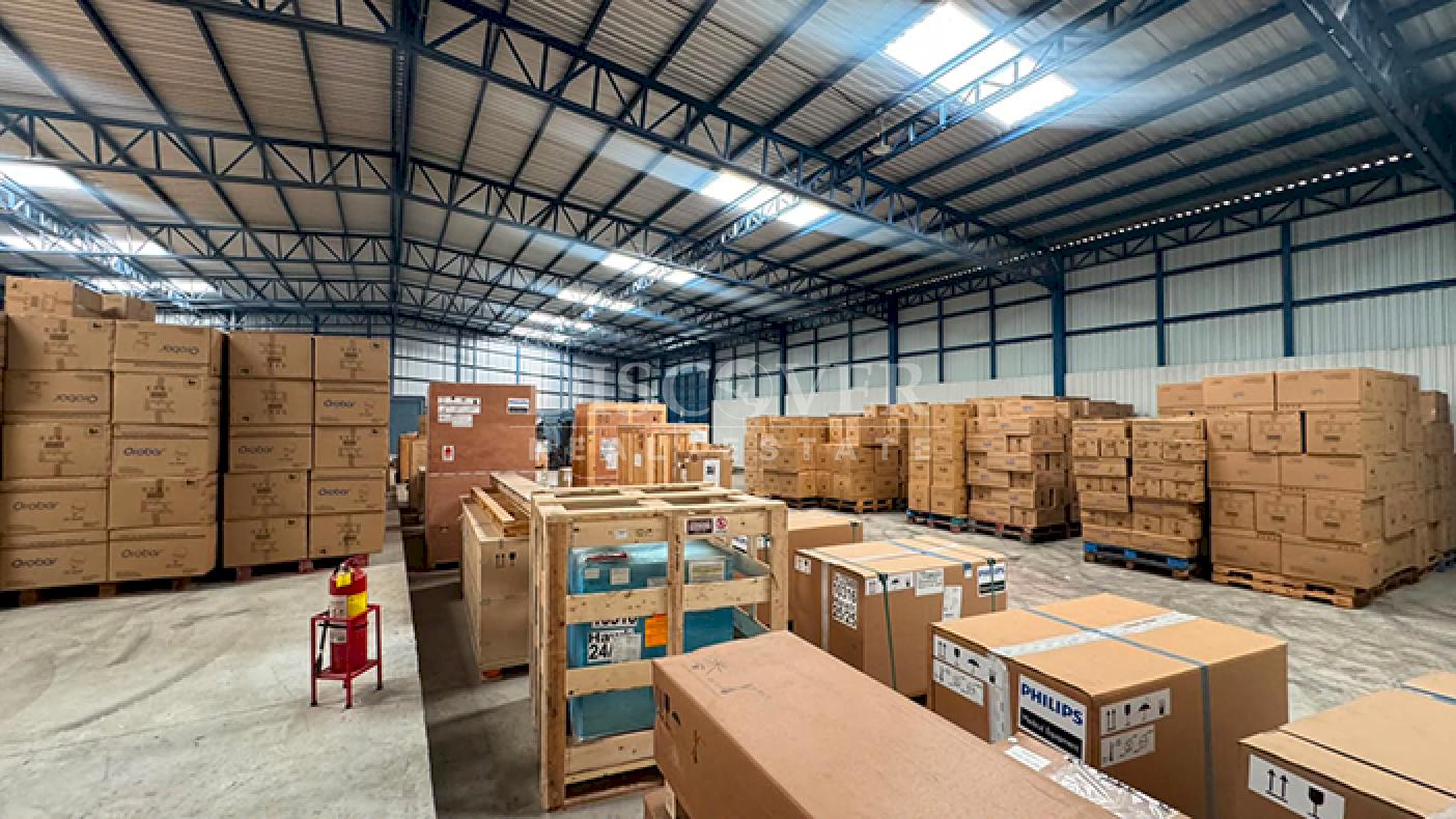 Warehouse for rent on Carretera Nueva in León 