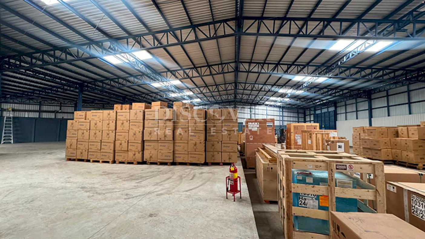 Warehouse for rent on Carretera Nueva in León 
