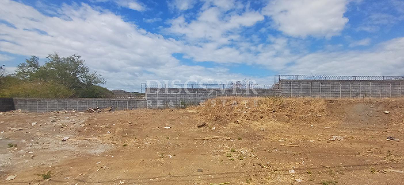 Lots for Sale in a Condo Complex - New Highway to León
