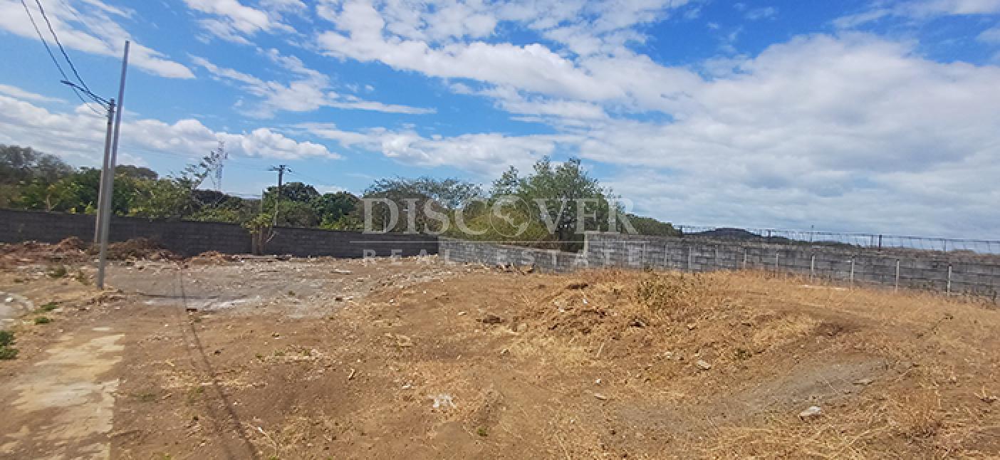 Lots for Sale in a Condo Complex - New Highway to León