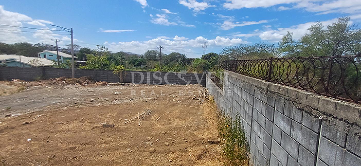 Lots for Sale in a Condo Complex - New Highway to León