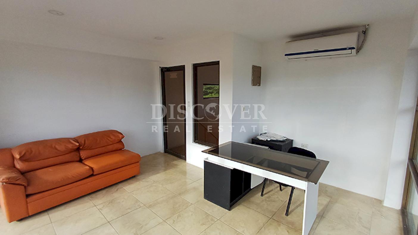 4-story office building for rent on Pista Juan Pablo II