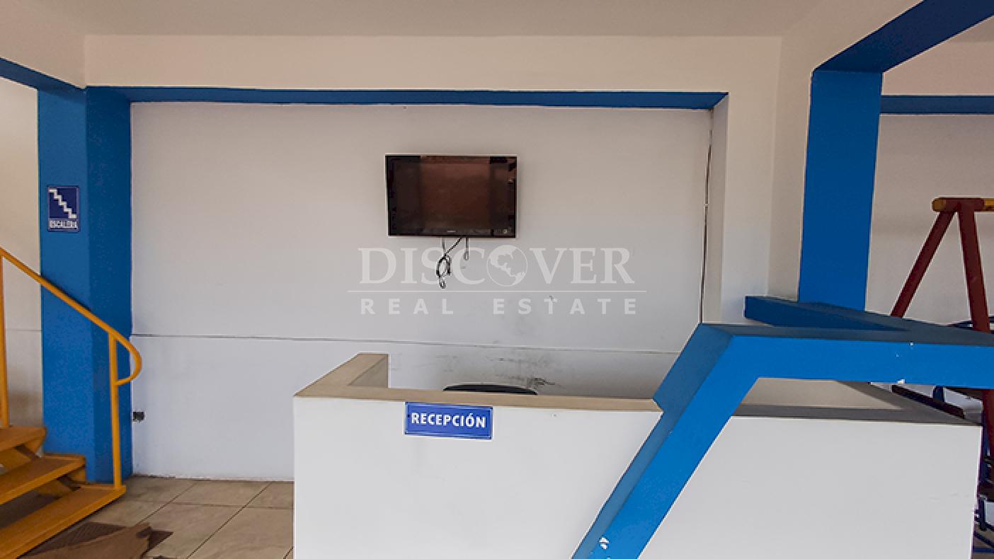 4-story office building for rent on Pista Juan Pablo II