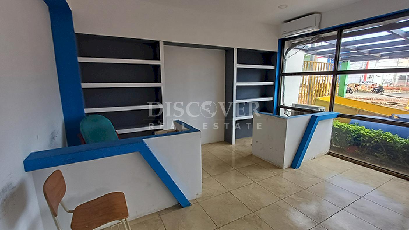 4-story office building for rent on Pista Juan Pablo II