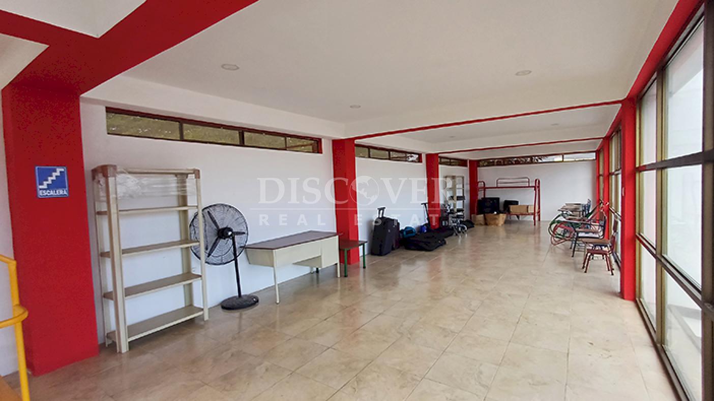 4-story office building for rent on Pista Juan Pablo II