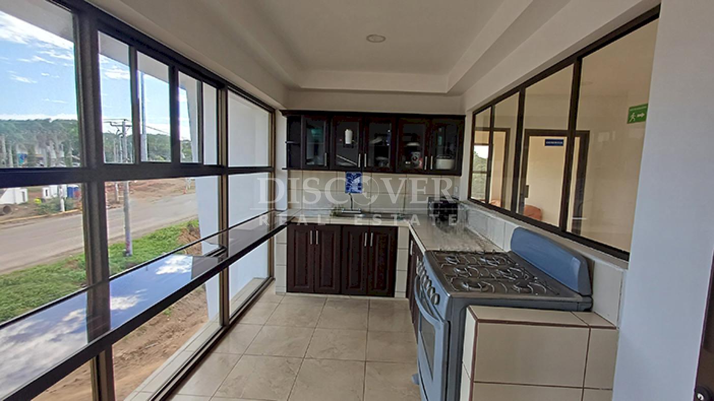 4-story office building for rent on Pista Juan Pablo II