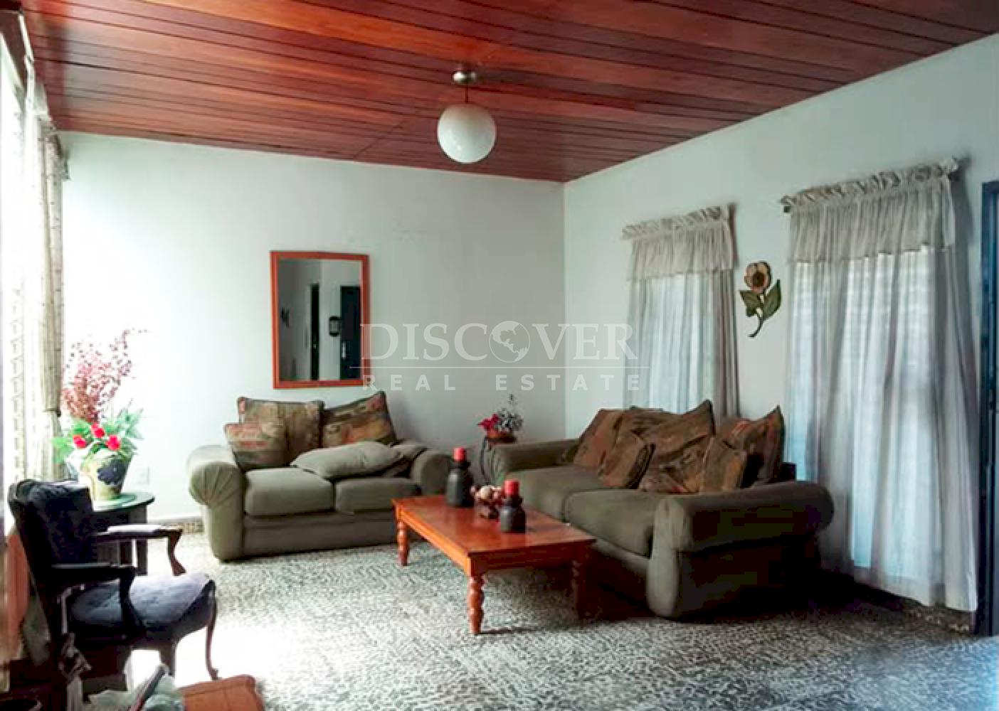  House for Sale with Commercial and Residential Potential in Linda Vista