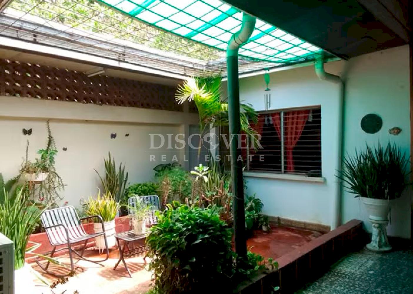  House for Sale with Commercial and Residential Potential in Linda Vista