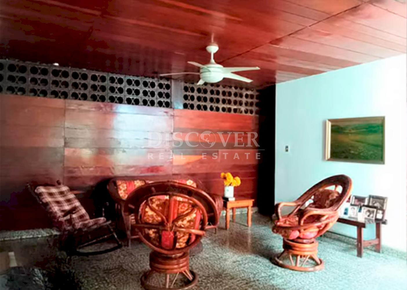  House for Sale with Commercial and Residential Potential in Linda Vista