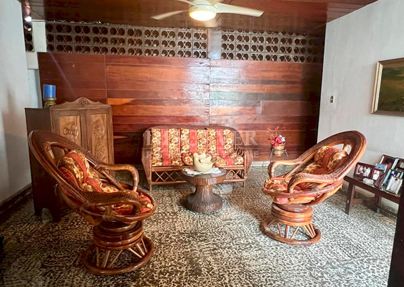  House for Sale with Commercial and Residential Potential in Linda Vista