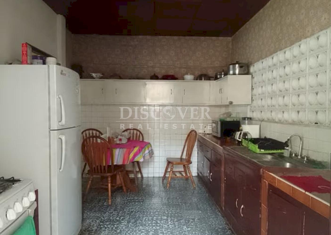  House for Sale with Commercial and Residential Potential in Linda Vista