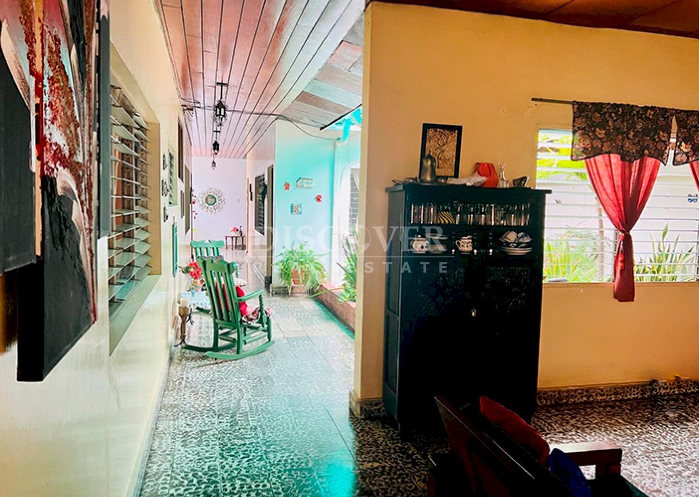  House for Sale with Commercial and Residential Potential in Linda Vista