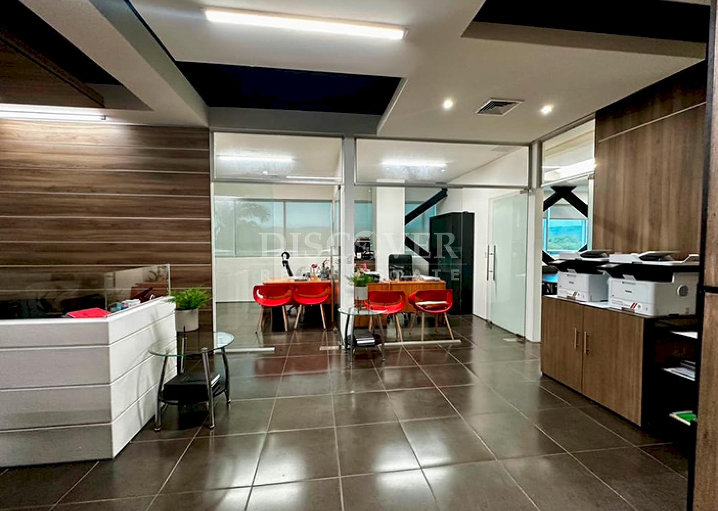  Unit for sale located in a corporate building in Villa Fontana