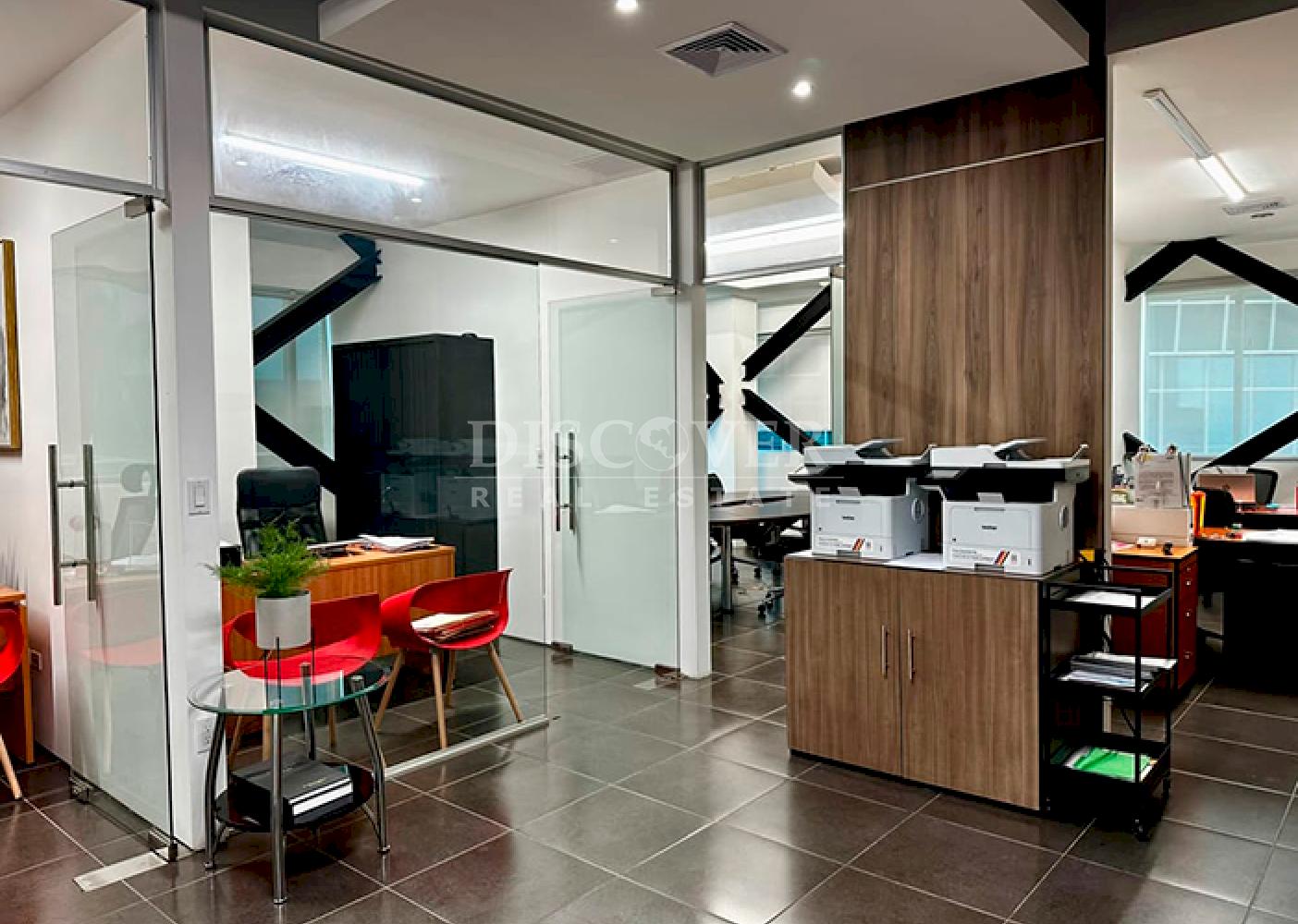  Unit for sale located in a corporate building in Villa Fontana