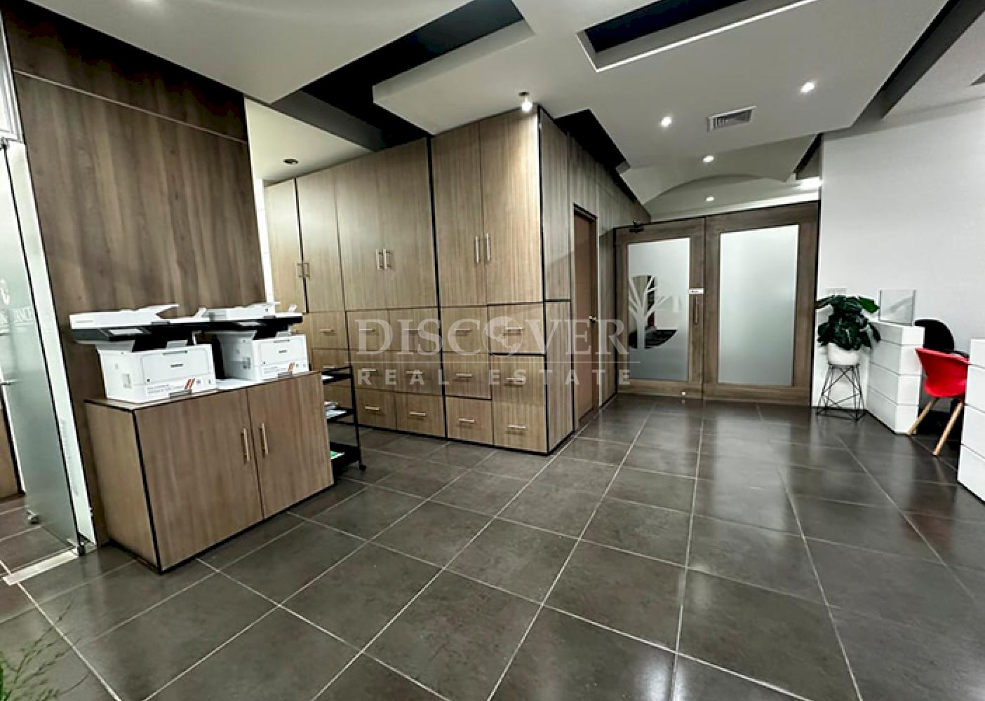  Unit for sale located in a corporate building in Villa Fontana