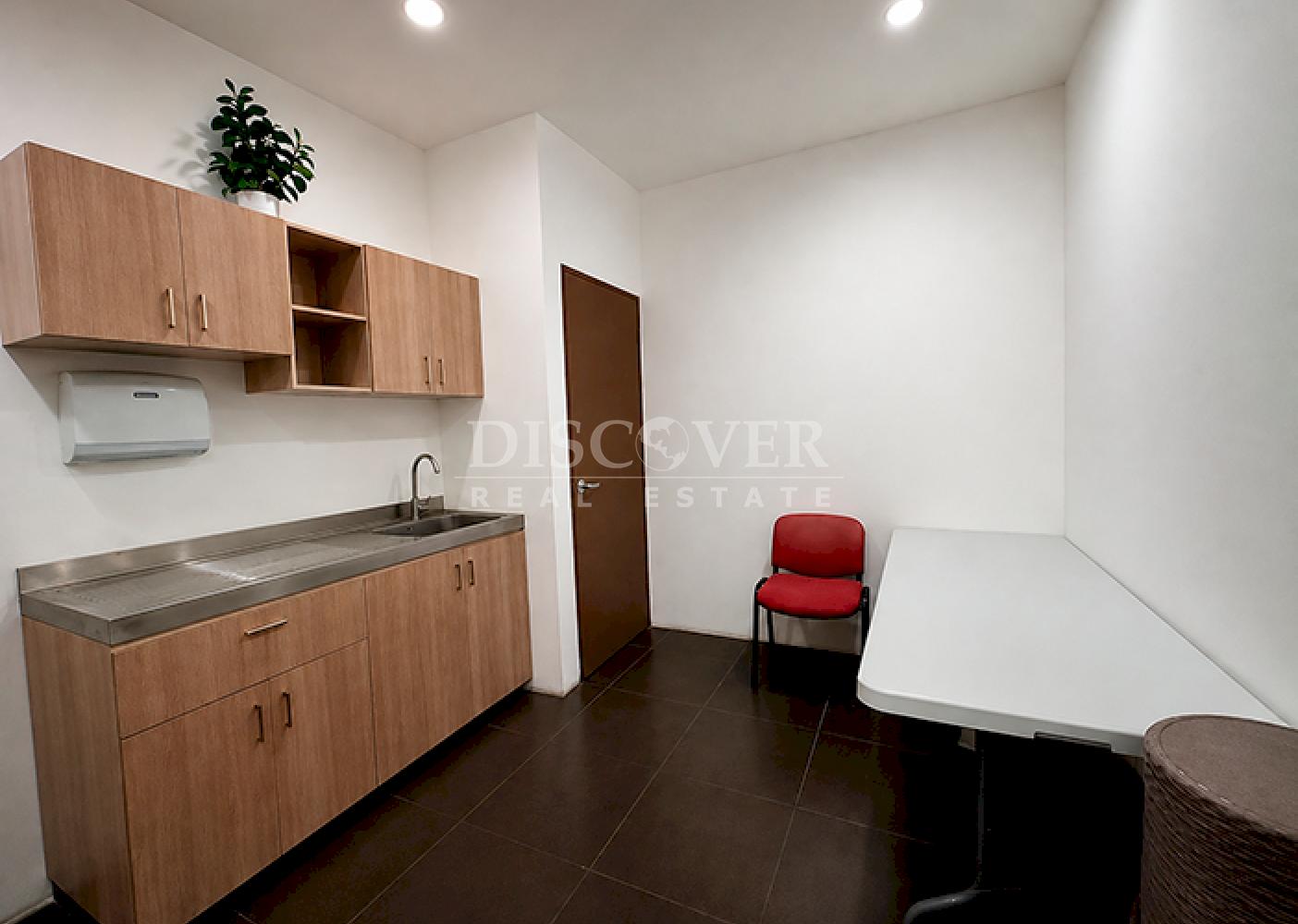  Unit for sale located in a corporate building in Villa Fontana