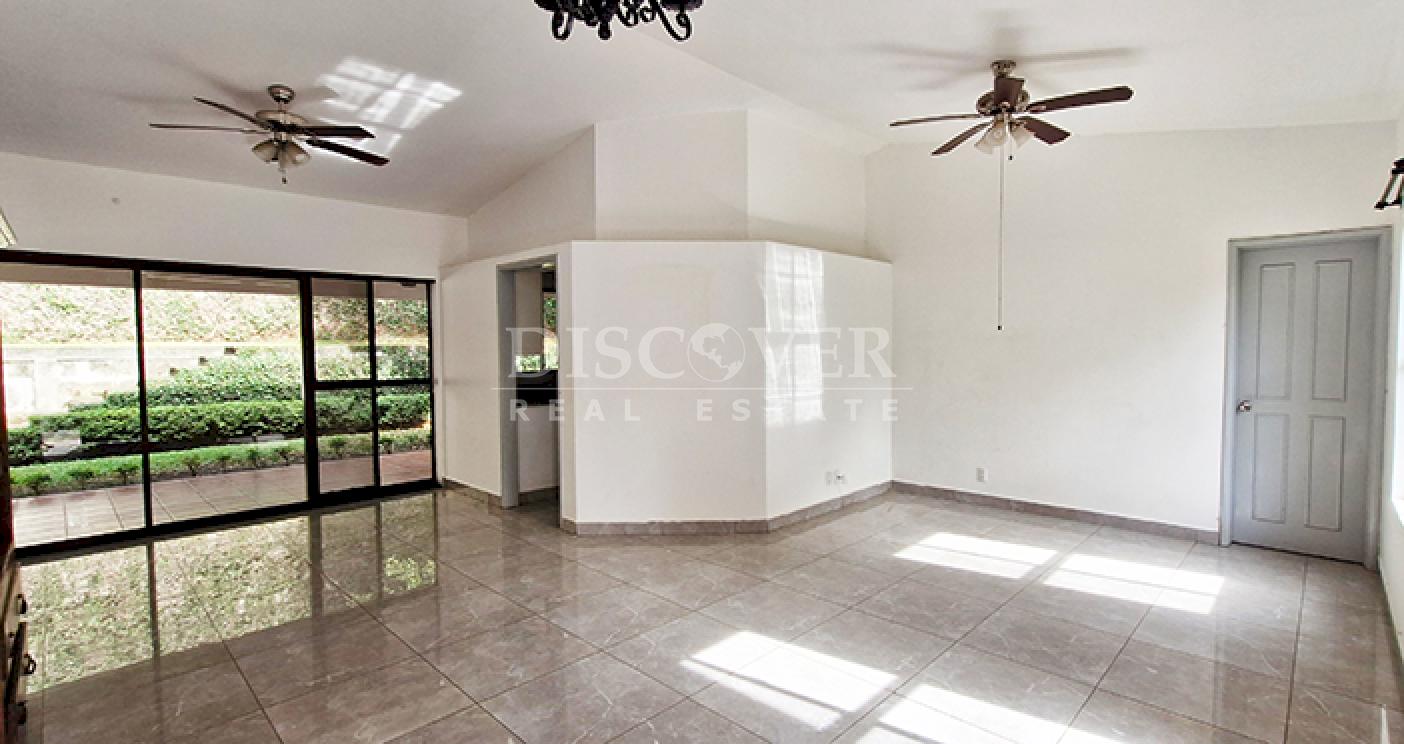  House for rent in a residential area in Las Colinas
