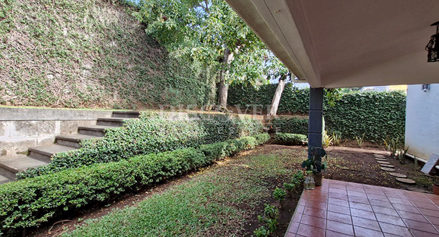  House for rent in a residential area in Las Colinas