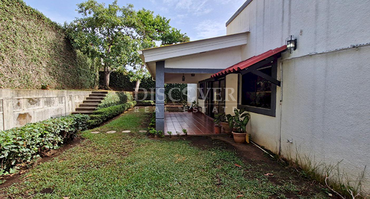  House for rent in a residential area in Las Colinas