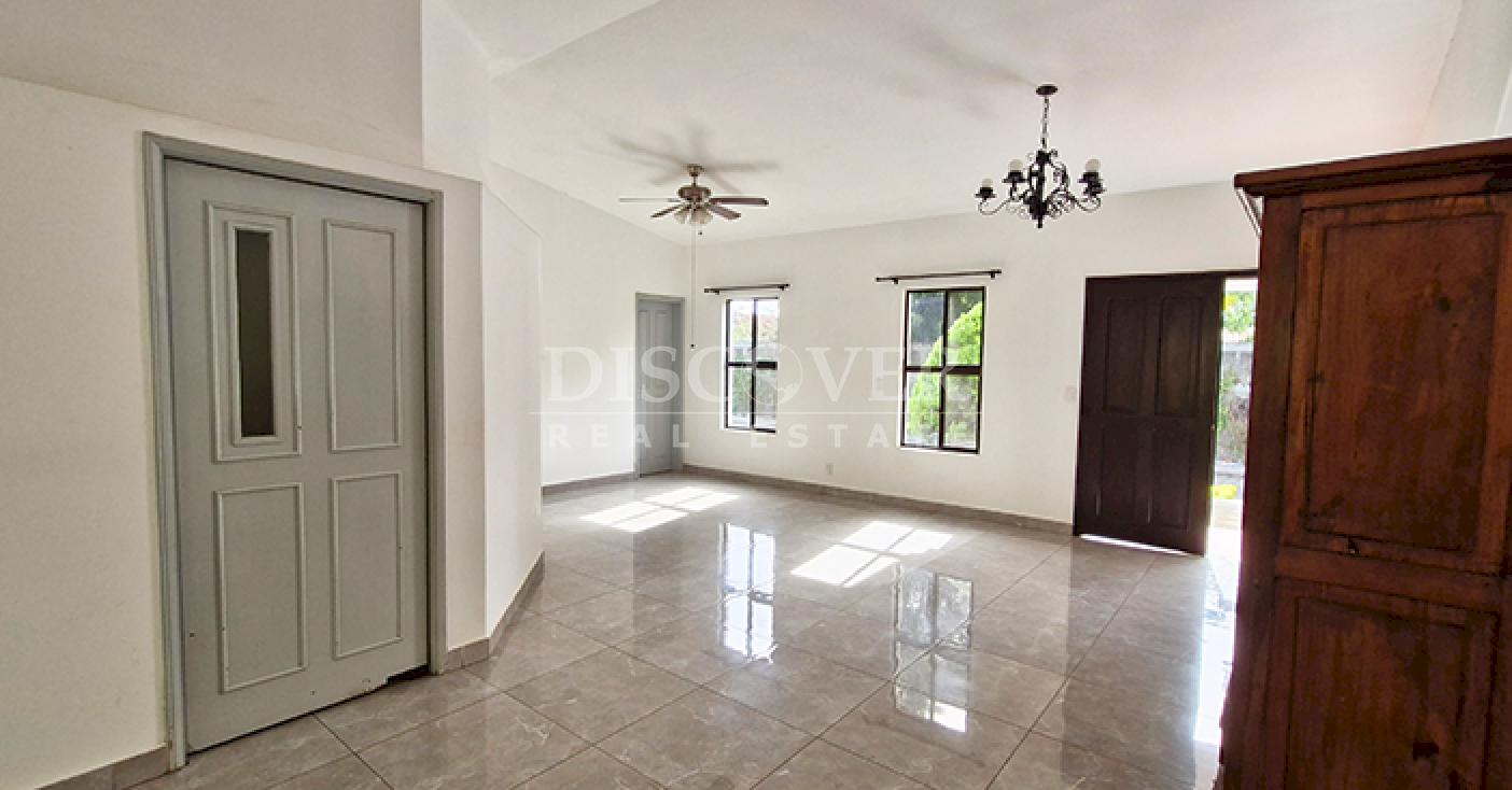  House for rent in a residential area in Las Colinas