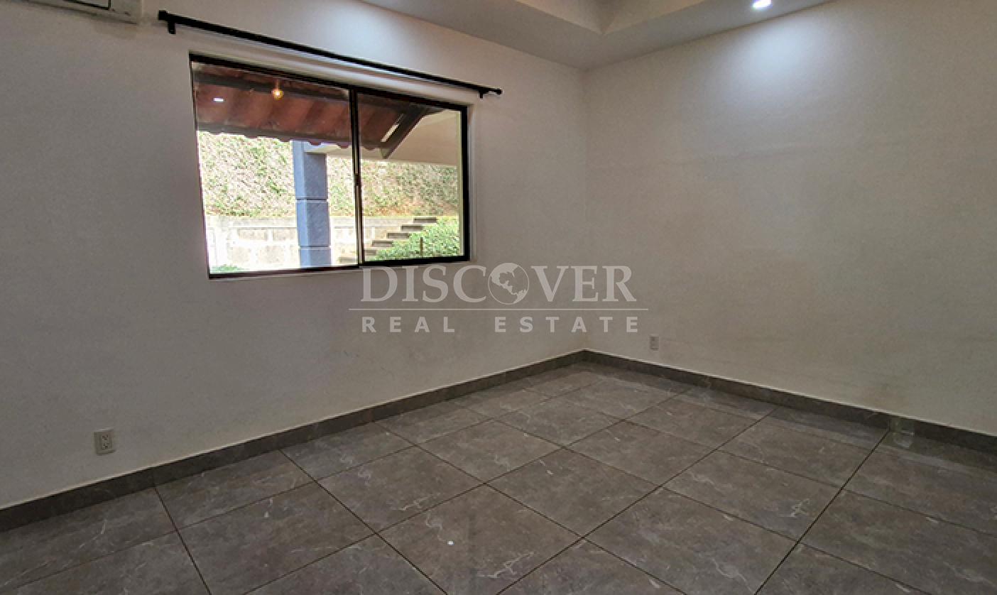  House for rent in a residential area in Las Colinas