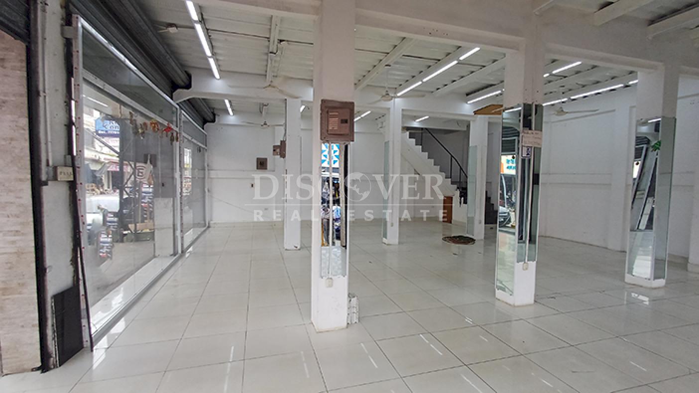  Commercial Unit for Rent in Mercado Oriental
