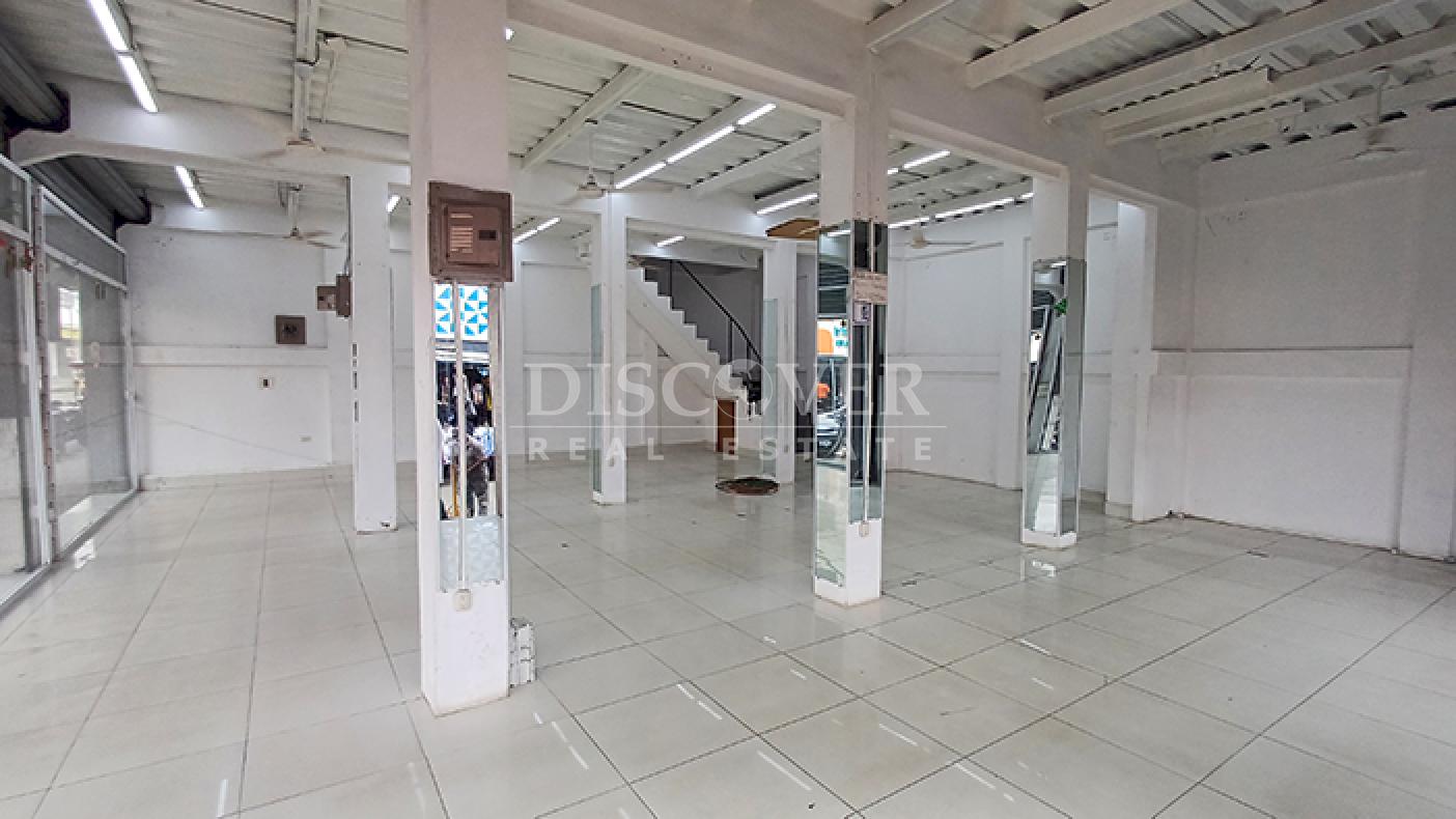  Commercial Unit for Rent in Mercado Oriental