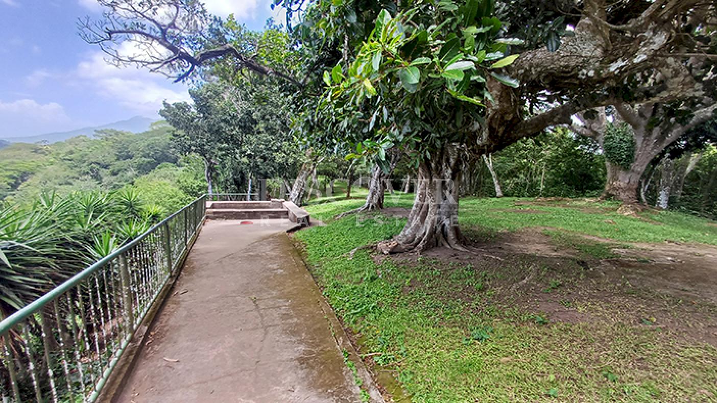 Land for sale with views of the lagoon and Mombacho Volcano in Diriá