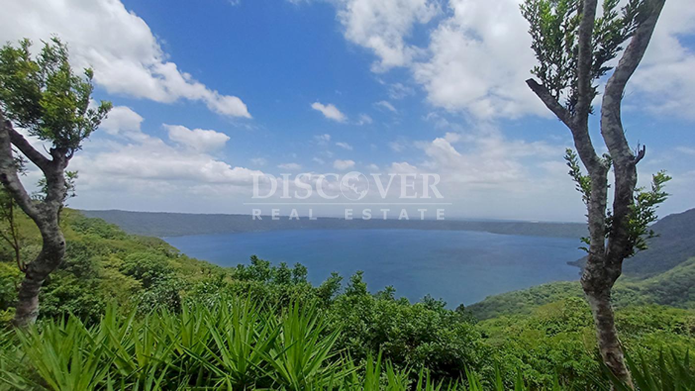Land for sale with views of the lagoon and Mombacho Volcano in Diriá