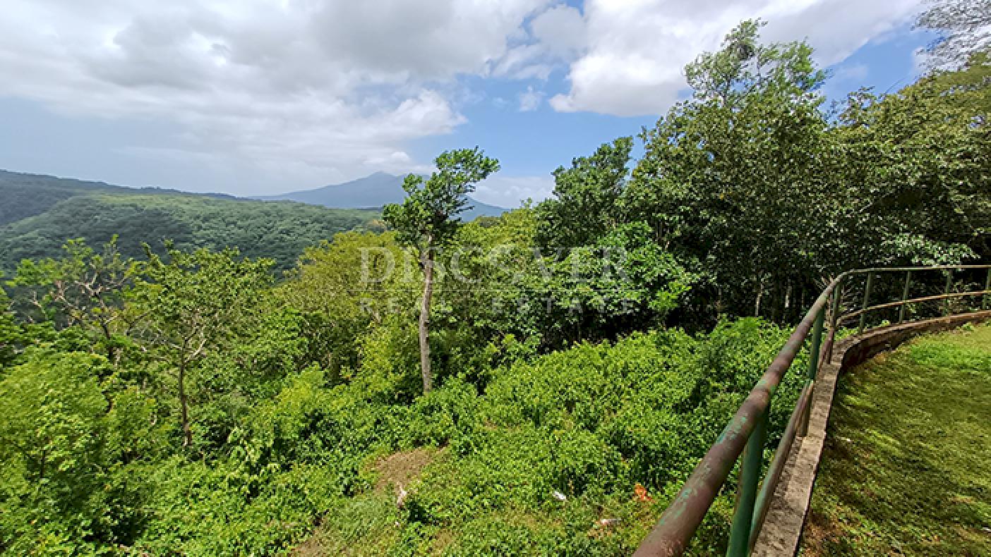 Land for sale with views of the lagoon and Mombacho Volcano in Diriá