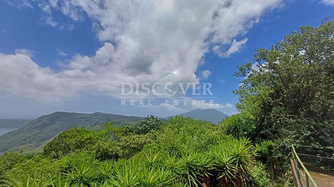 Land for sale with views of the lagoon and Mombacho Volcano in Diriá