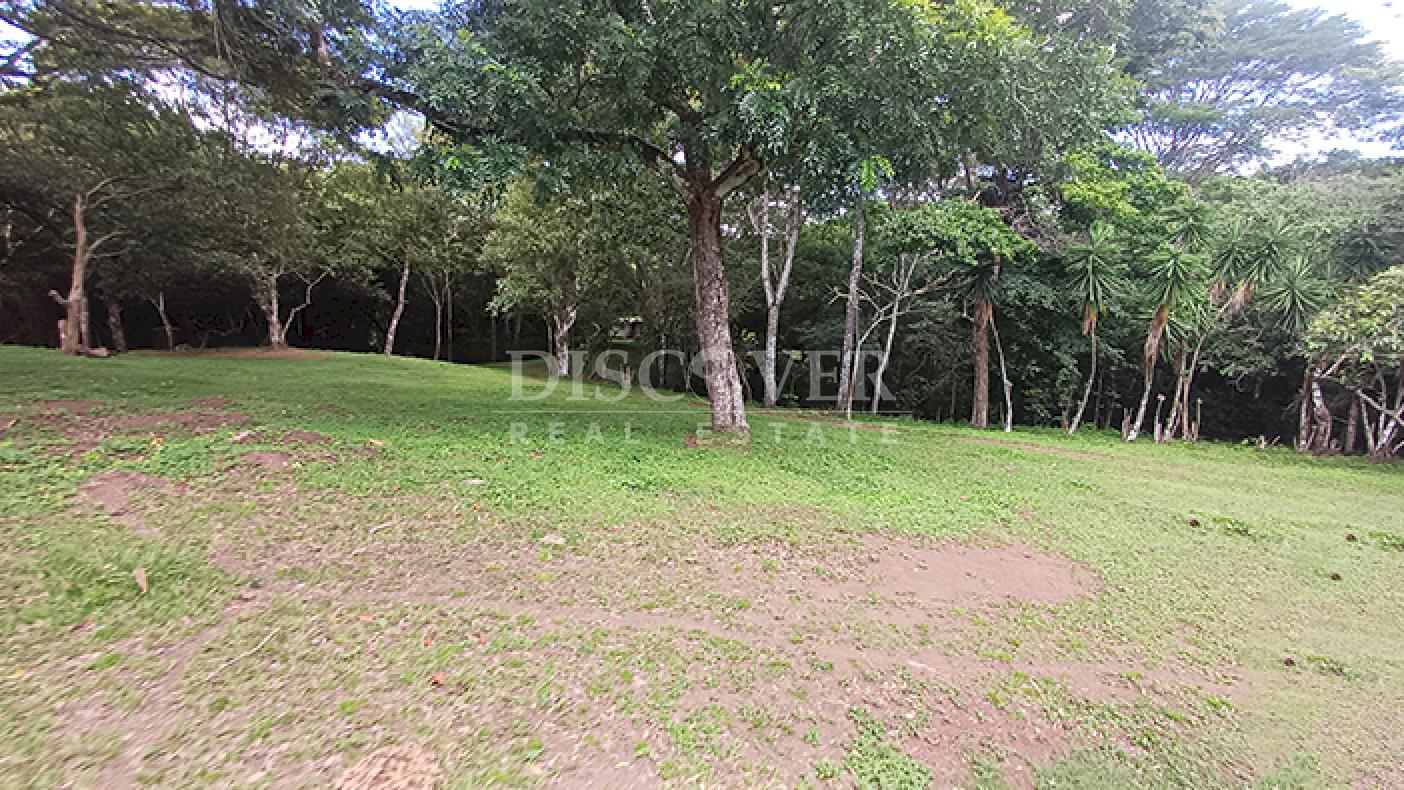 Land for sale with views of the lagoon and Mombacho Volcano in Diriá