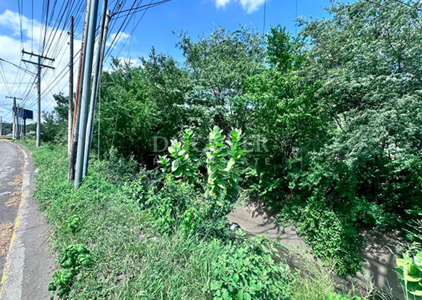  Land for Sale on Avenida Universitaria - Managua