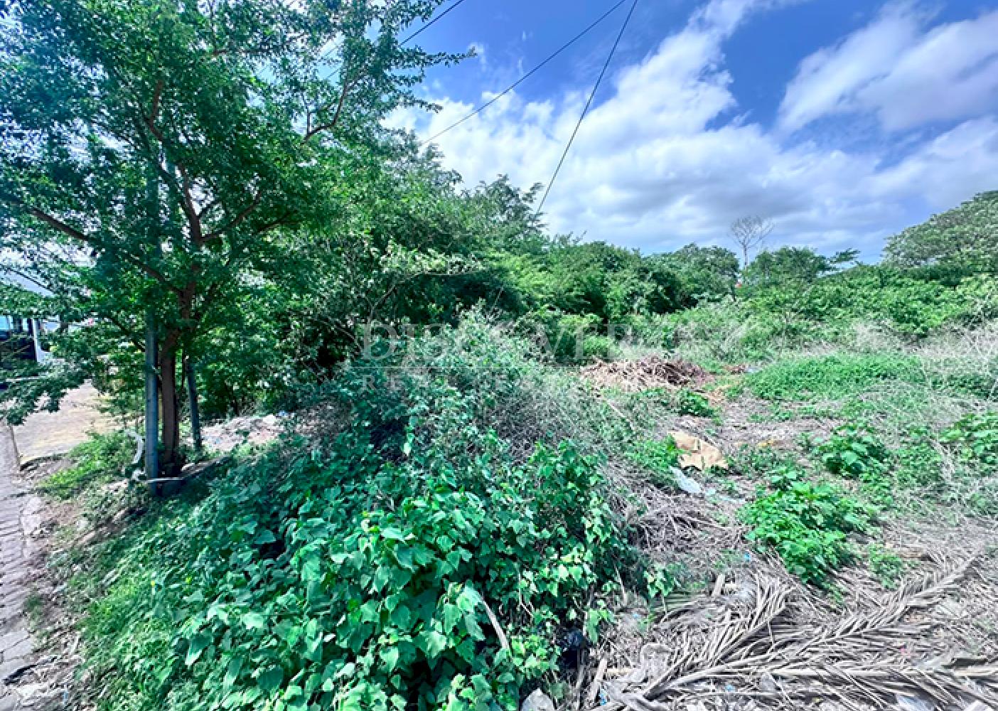  Land for Sale on Avenida Universitaria - Managua
